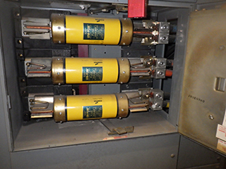Visible-light view of C-phase fuse clips before infrared comparison